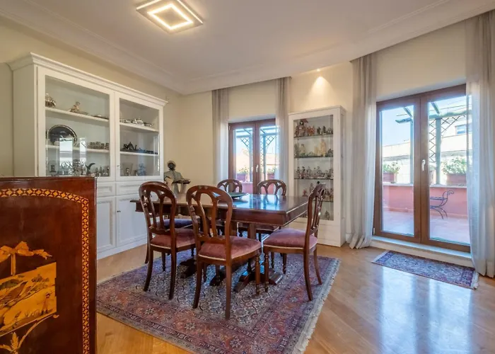 Trevi Terrace Penthouse דירה